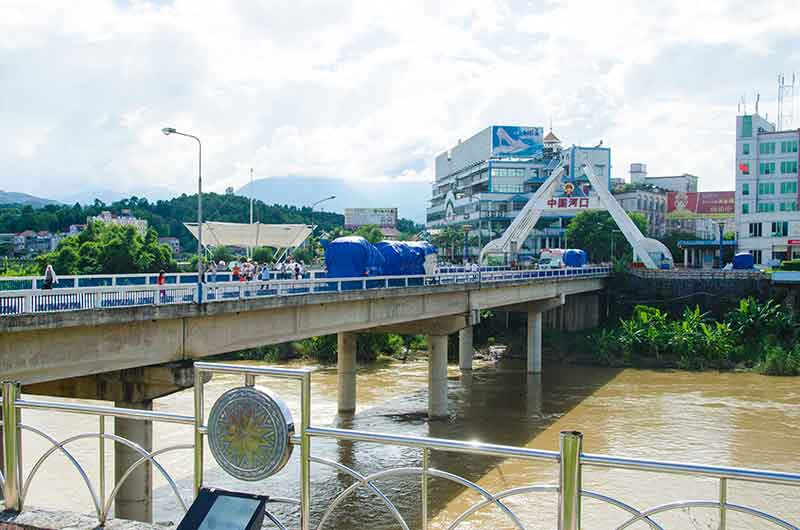 453 - Vietnam - Lao Cai - rio frontera con Hakoi - China